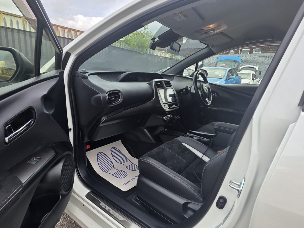 Toyota Prius PHV