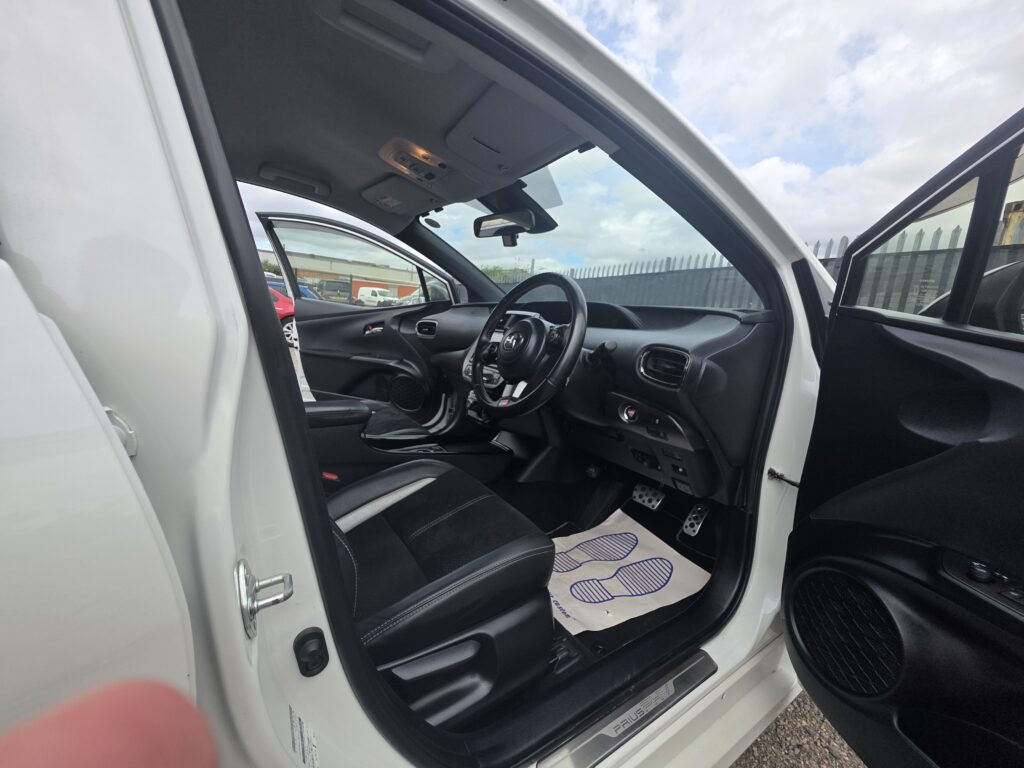 Toyota Prius PHV
